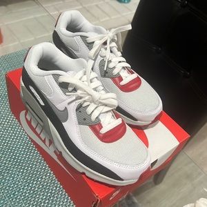 Never worn -Nike Air Max court borough shoes size 8.5.